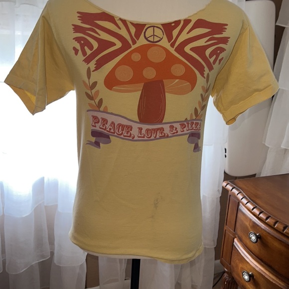 Vintage Mellow Mushroom off the shoulder yellow graphic print tee size M! - Picture 8 of 8